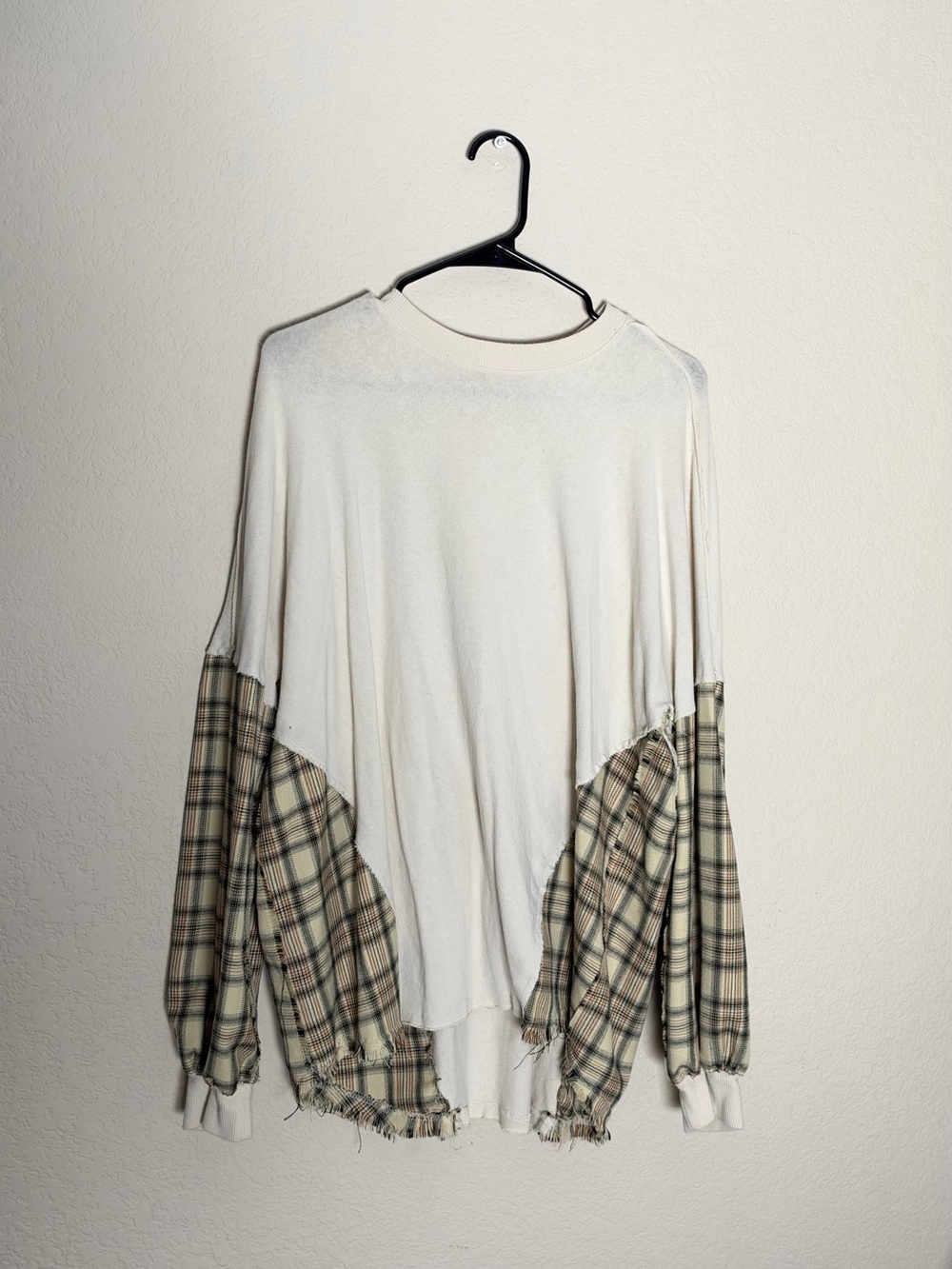 BKE Oversized Cream Long-Sleeve Patchwork Top with Plaid Sleeve Panels